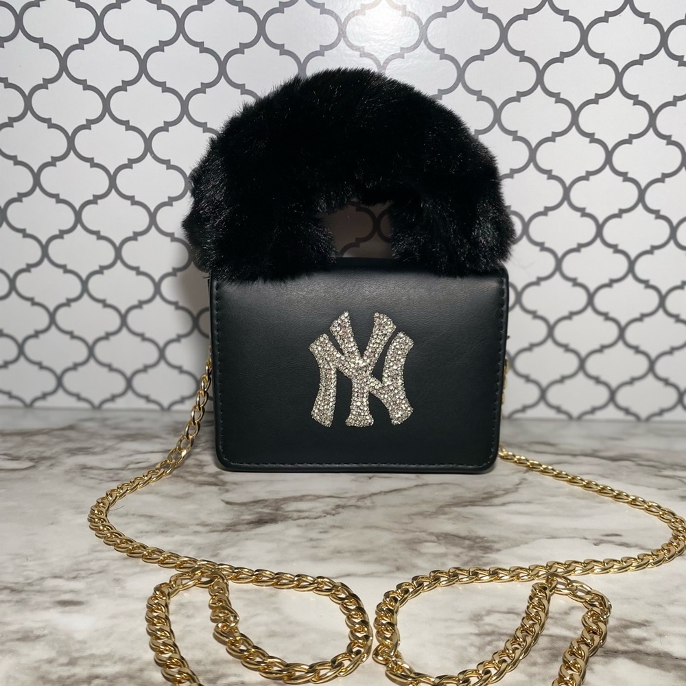 🚨BRAND NEW🚨 black and gold NY PURSE
